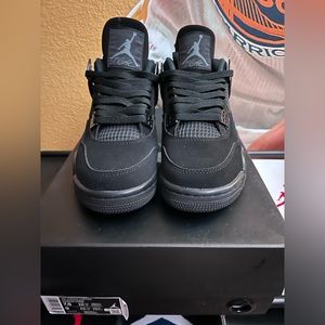 Black cat Jordan 4